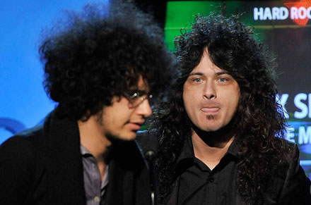 Omar Rodriguez Lopez i Cedric Bixler Zavala fot. Kevin Winter