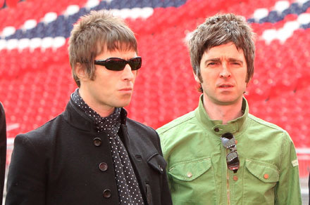 Liam i Noel Gallagher (Oasis) fot. Dave Hogan