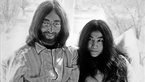 John Lennon i Yoko Ono podczas "łóżkowego protestu" w Amsterdamie