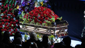 Trumna z ciałem Michaela Jacksona - fot. Kevork Djansezian