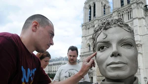 Jean-Baptiste Seckler z rzeźbą Michaela Jacksona