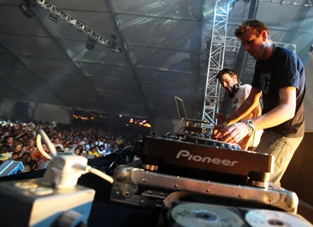 Groove Armada w akcji - fot. Kristian Dowling