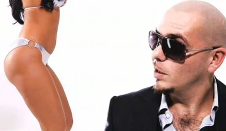 Pitbull i Sagia (we fragmencie)