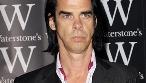 Nick Cave ze swoją książką - fot. Neil Mockford