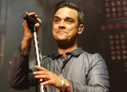 Robbie Williams podczas występu w BBC - fot. Dave Hogan