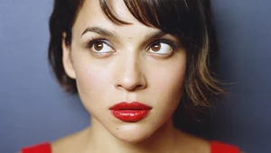 Norah Jones kokietuje nudą