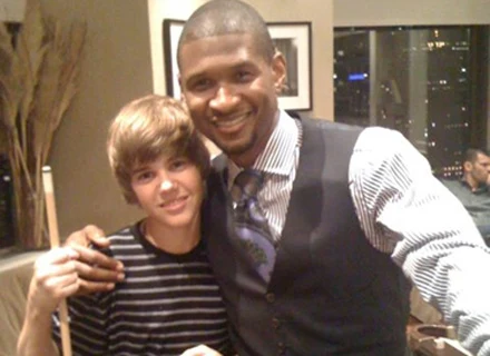 Justin Bieber ze swoim idolem i promotorem - Usherem Justin Bieber ze swoim idolem i promotorem - Usherem