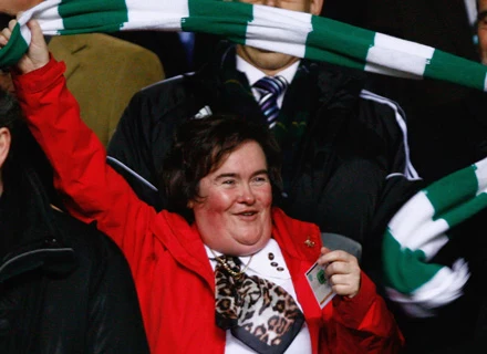 Susan Boyle na meczu Celticu Glasgow - fot. Jeff J Mitchell Susan Boyle na meczu Celticu Glasgow - fot. Jeff J Mitchell