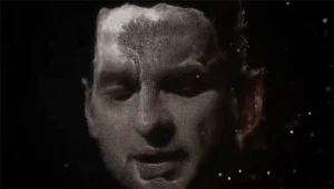 Dave Gahan w klipie do "Fragile Tension"