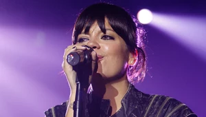 Lily Allen dodawała sobie odwagi cydrem - fot. Brendon Thorne