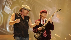 Brian Johnson i Angus Young (AC/DC) - fot. Kevin Mazur