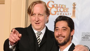 Triumfujący T-Bone Burnett i Ryan Bingham - fot. Kevin Winter