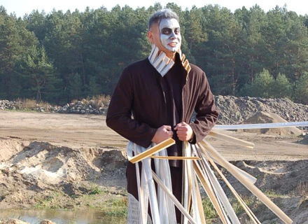 Bartek Wrona na planie klipu "Niewidzialni" Bartek Wrona na planie klipu "Niewidzialni"
