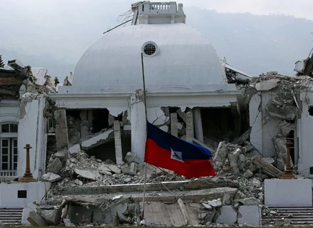 Zniszczony Pałac Prezydencki w stolicy Haiti Port-au-Prince - fot. Win McNamee