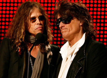 Steven Tyler (z lewej) boi się, że Joe Perry zamknie mu drogę powrotu do zespołu - fot. Kevin Winter