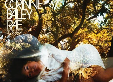 Corinne Bailey Rae na okładce płyty "The Sea"