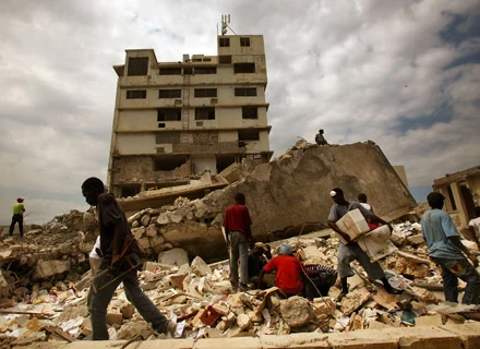 Stolica Haiti w gruzach - fot. Mario Tama Stolica Haiti w gruzach - fot. Mario Tama