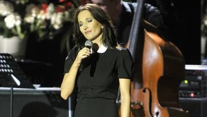 Justyna Steczkowska podczas koncertu dedykowanego ofiarom katastrofy pod Smoleńskiem