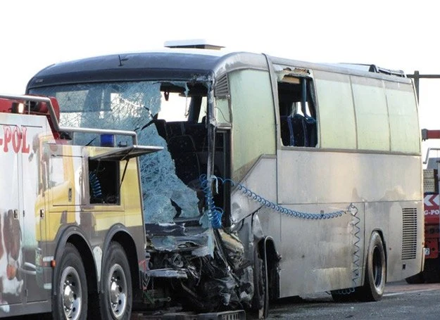 W wypadku autokaru zginął 22-letni kierowca W wypadku autokaru zginął 22-letni kierowca
