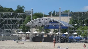 Na plaży w Gdyni powstaje scena na Beach Party 2010