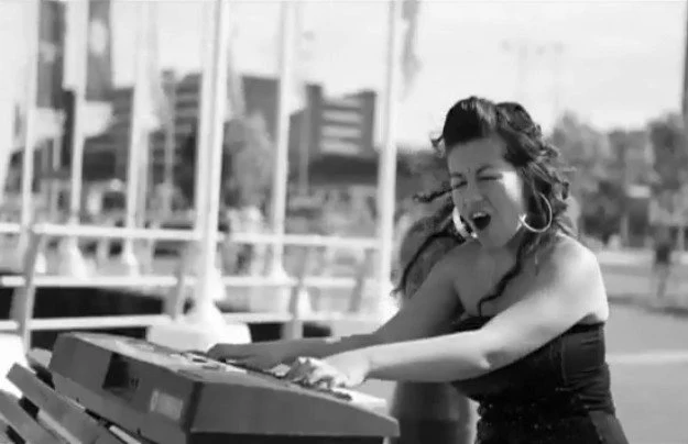 "Alicia Keys" w klipie "Newport (Ymerodraeth State of Mind)" "Alicia Keys" w klipie "Newport (Ymerodraeth State of Mind)"