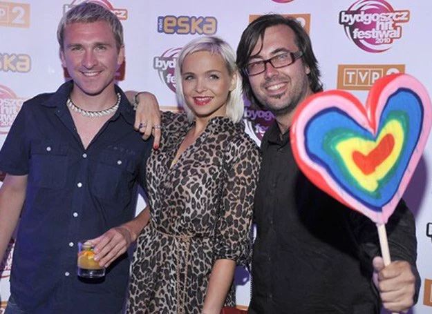 W klipie do "Like This" grupę Wet Fingers wsparła Candy Girl W klipie do "Like This" grupę Wet Fingers wsparła Candy Girl