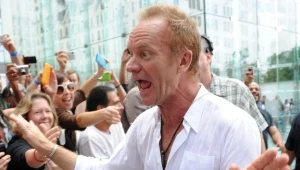 Sting tuż po sprawdzeniu notowania OLiS fot. Bryan Bedder