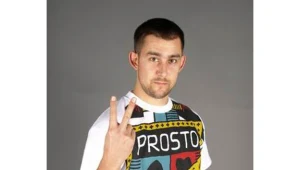 Sokół czyta książkę Jakuba Żulczyka