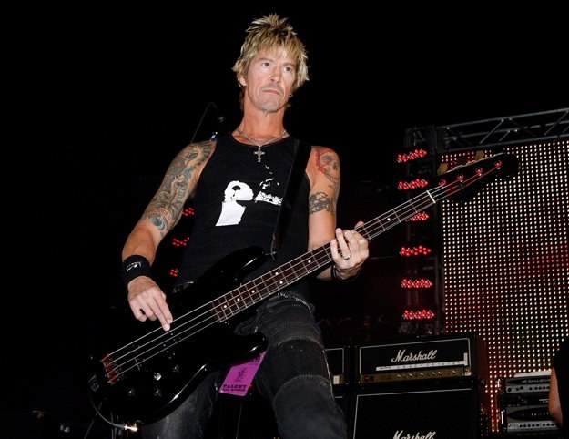 Duff McKagan ma dobre stosunki zarówno z Axlem jak i ze Slashem - fot. Ethan Miller