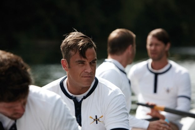 Robbie Williams na planie teledysku "The Flood"