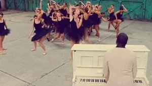 Kadr z klipu do "Runaway"