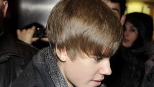 Justin Bieber marznie w Wielkiej Brytanii - fot. Carlos Alvarez