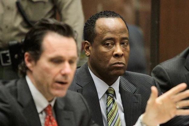 Doktor Conrad Murray podczas wtorkowego posiedzenia sądu fot. Pool