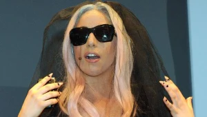 "Artystycznie skacowana Lady GaGa" fot. Ethan Miller
