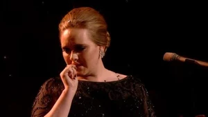 Adele podczas występu na Brit Awards 2011