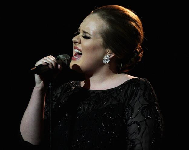 Adele podczas występu na Brit Awards 2011 - fot. Dave Hogan