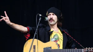 Eugene Hütz stoi na czele Gogol Bordello - fot. Simone Joyner