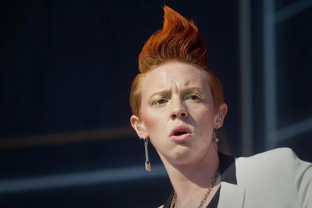 Elly Jackson (La Roux) i jej słynna fryzura fot. Ian Gavan