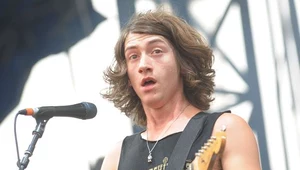 Alex Turner (Arctic Monkeys) tuż przed kichnięciem fot. Jeff Gentner