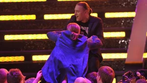 Łukasz Golec wyciąga brata z publiczności po jego skoku
