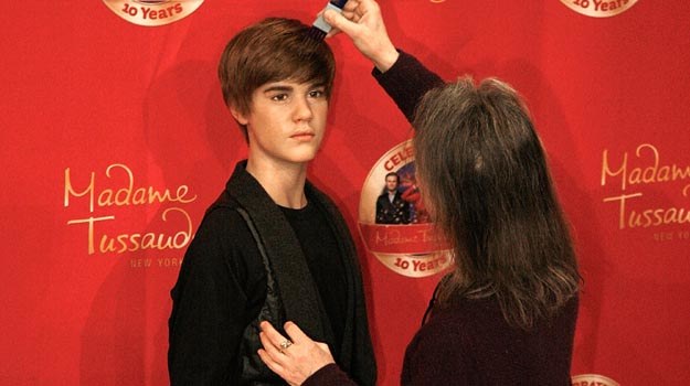 Justin Bieber jako produkt popkultury. Figura piosenkarza w muzeum Madame Tussaud - fot. Andy Kropa