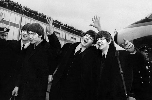 The Beatles na nowojorskim lotnisku JFK w 1964 roku