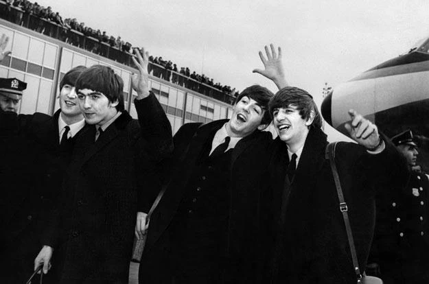 The Beatles na nowojorskim lotnisku JFK w 1964 roku