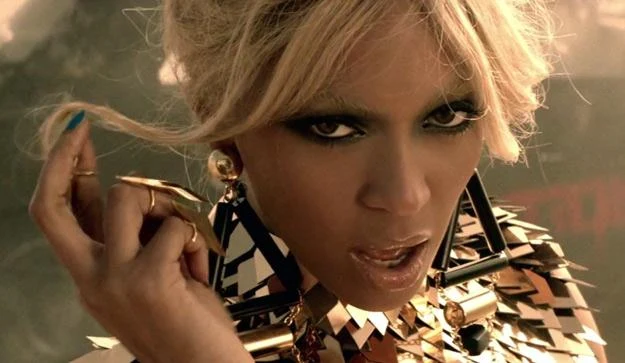Kadr z teledysku "Run The World" Beyonce Kadr z teledysku "Run The World" Beyonce