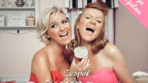 Zespół Dziewczyny na okładce reedycji swojej debiutanckiej płyty