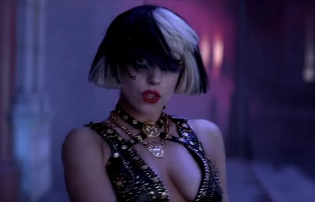 Lady Gaga w klipie do "The Edge Of Glory" Lady Gaga w klipie do "The Edge Of Glory"