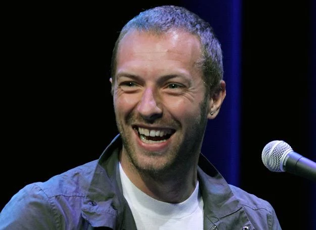 Chris Martin (Coldplay) najwyraźniej cieszy się na wizytę w Polsce - fot. Justin Sullivan