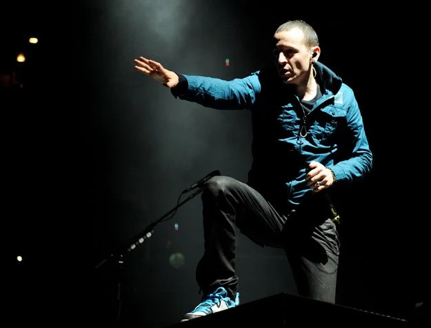 Chester Bennington (Linkin Park) zaśpiewał przebój Adele fot. Kevin Winter Chester Bennington (Linkin Park) zaśpiewał przebój Adele fot. Kevin Winter