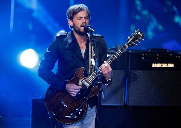 Caleb Followill skoczył na piwo i już nie wrócił - fot. Kevin Winter