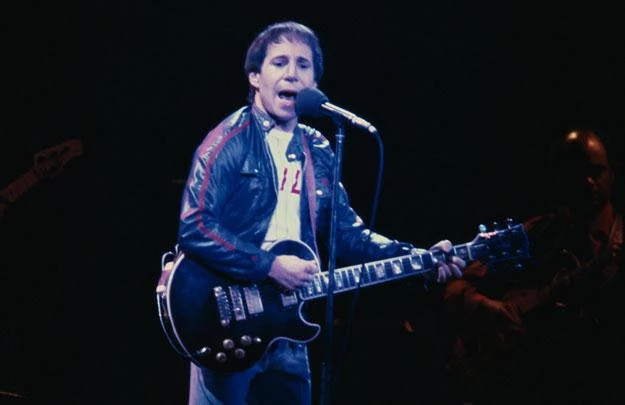 Paul Simon w latach 80., które zaczęły się dla niego fatalnie, a skończyły... fot. Keystone